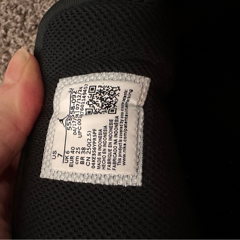 Jordan Boys Black and White Sneakers - Picture 7 of 8